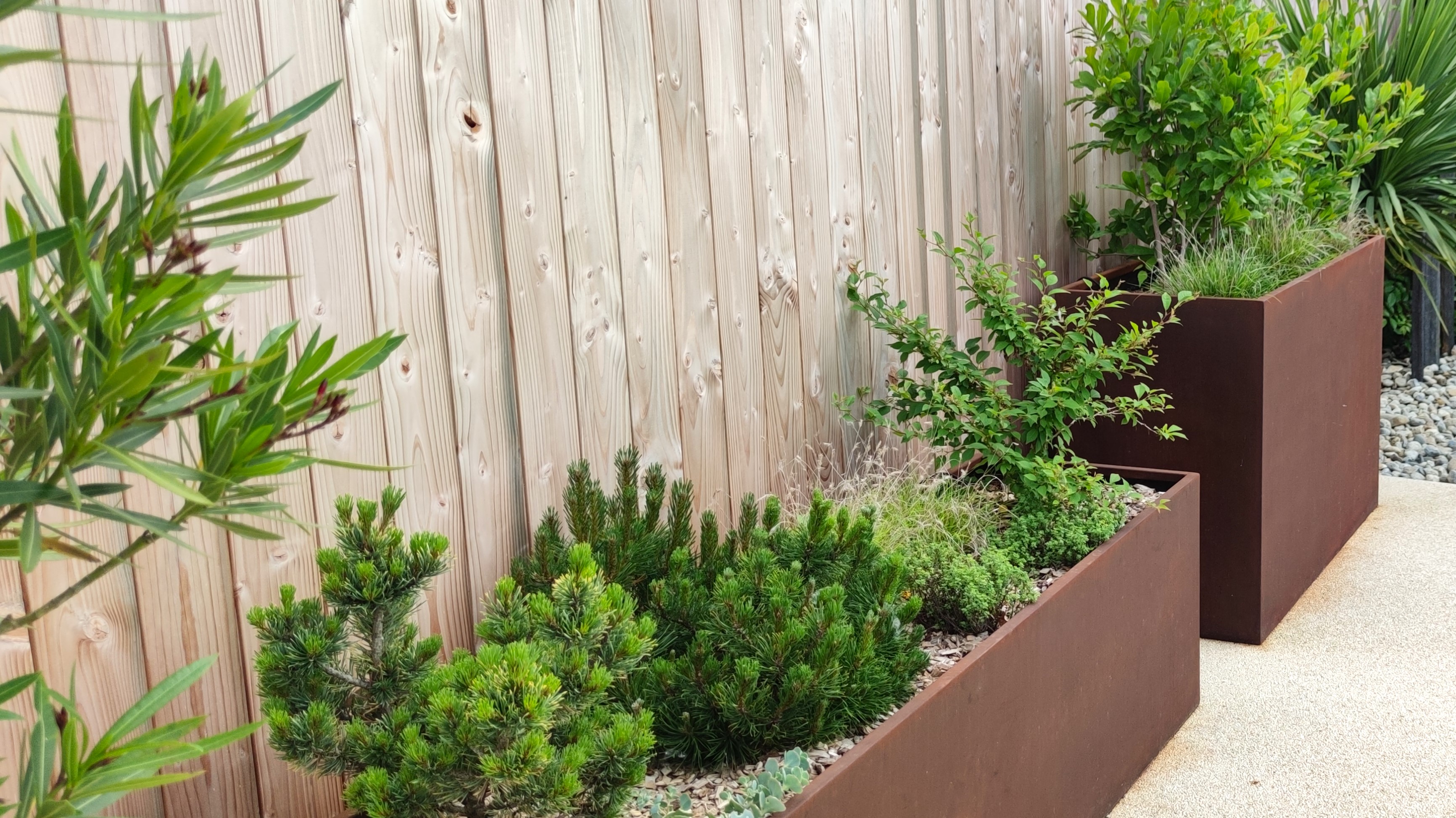 Bacs corten végétation aménagement paysager Toulouse — Urbanessence