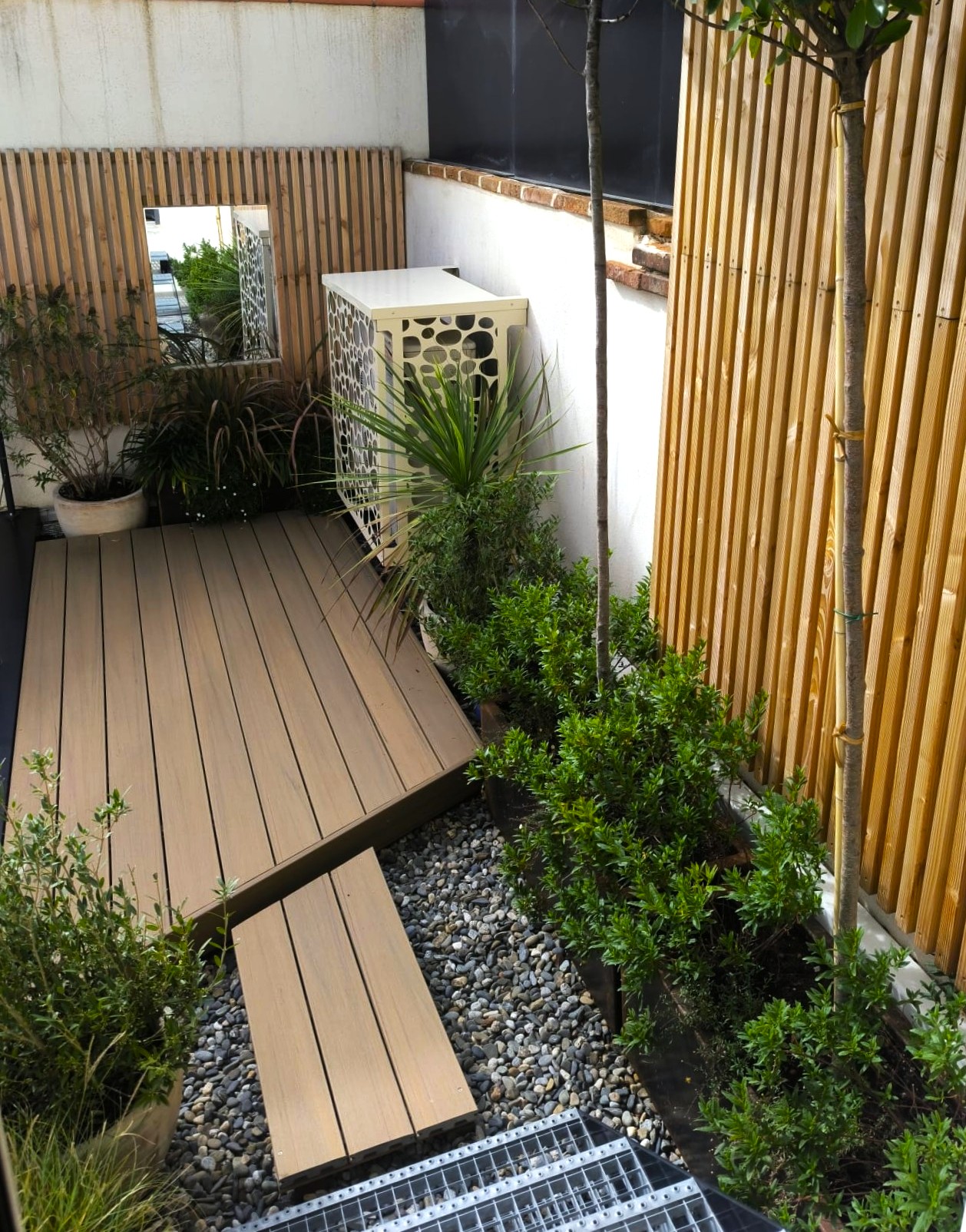 Balcon terrasse rooftop jardinières corten plantation — Urbanessence